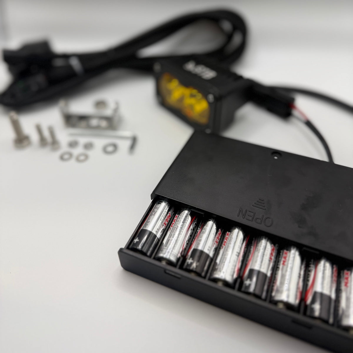 Battery powered wheelie light kit with amber light pod and AA battery pack