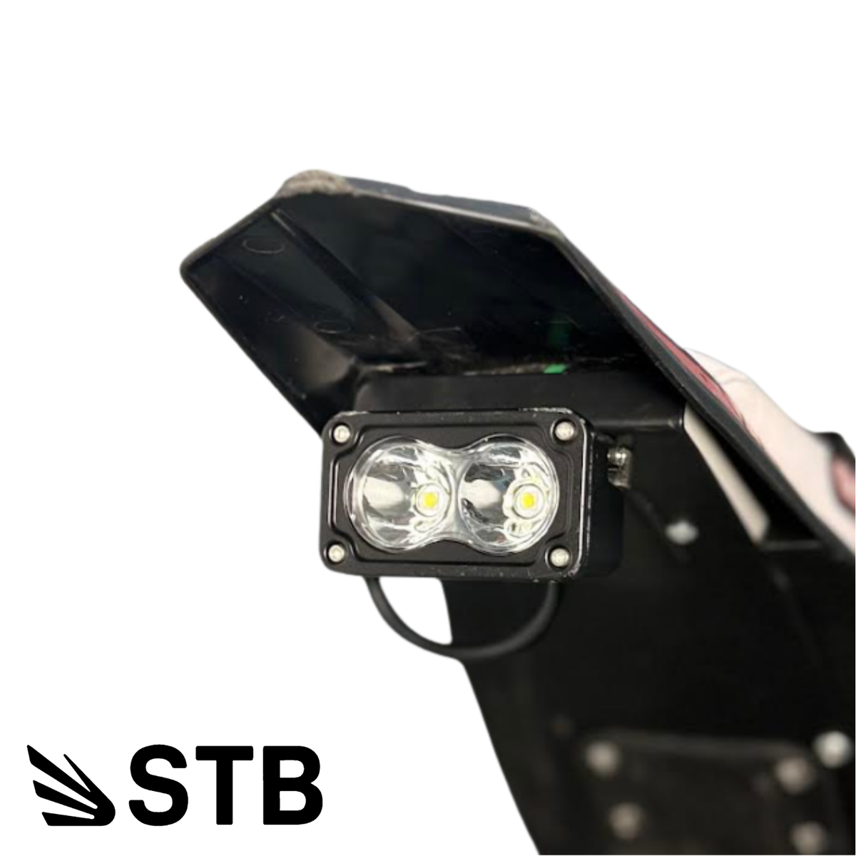 Blinding Yozma chase light mounted under rear fender