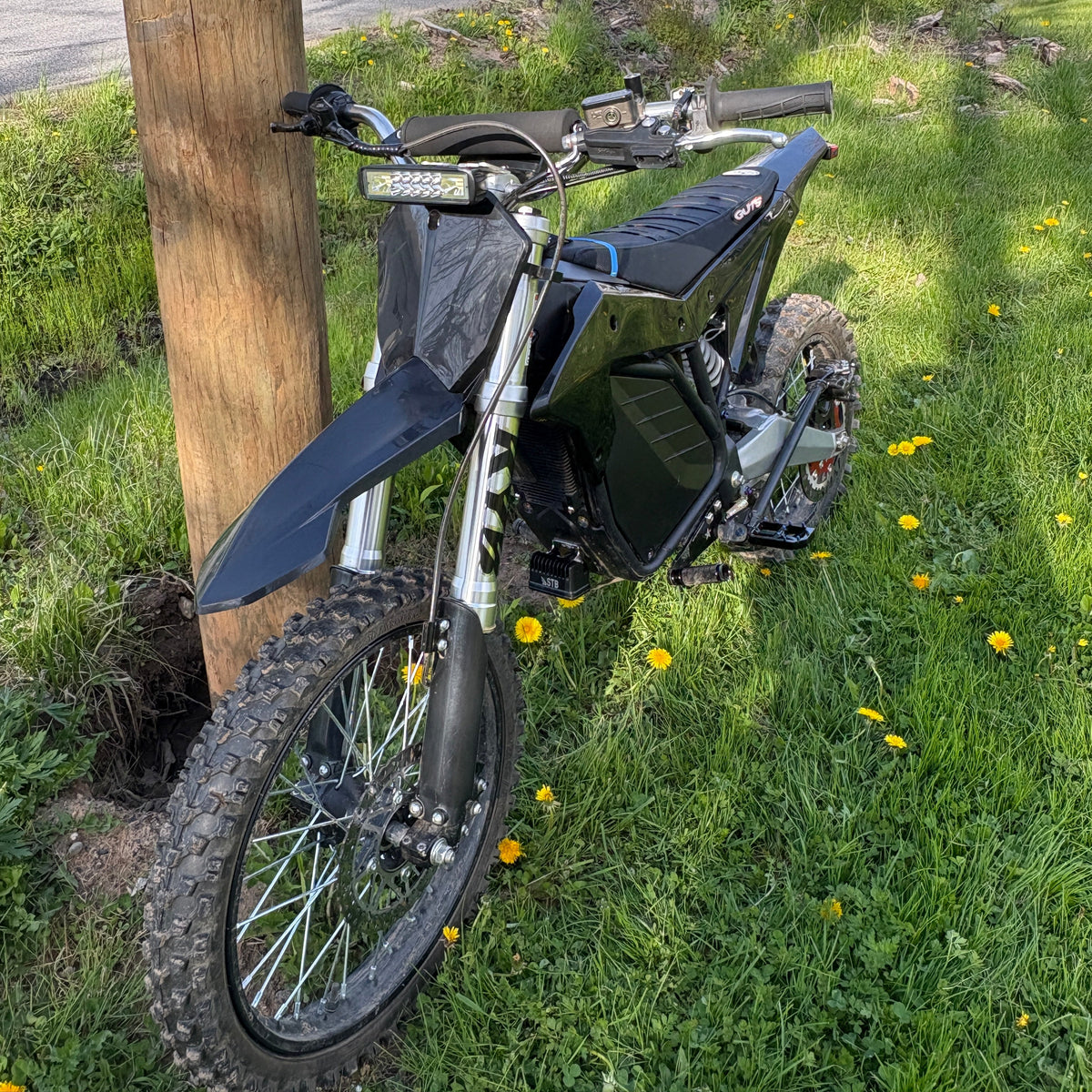 Universal wheelie light installed on an electric bike